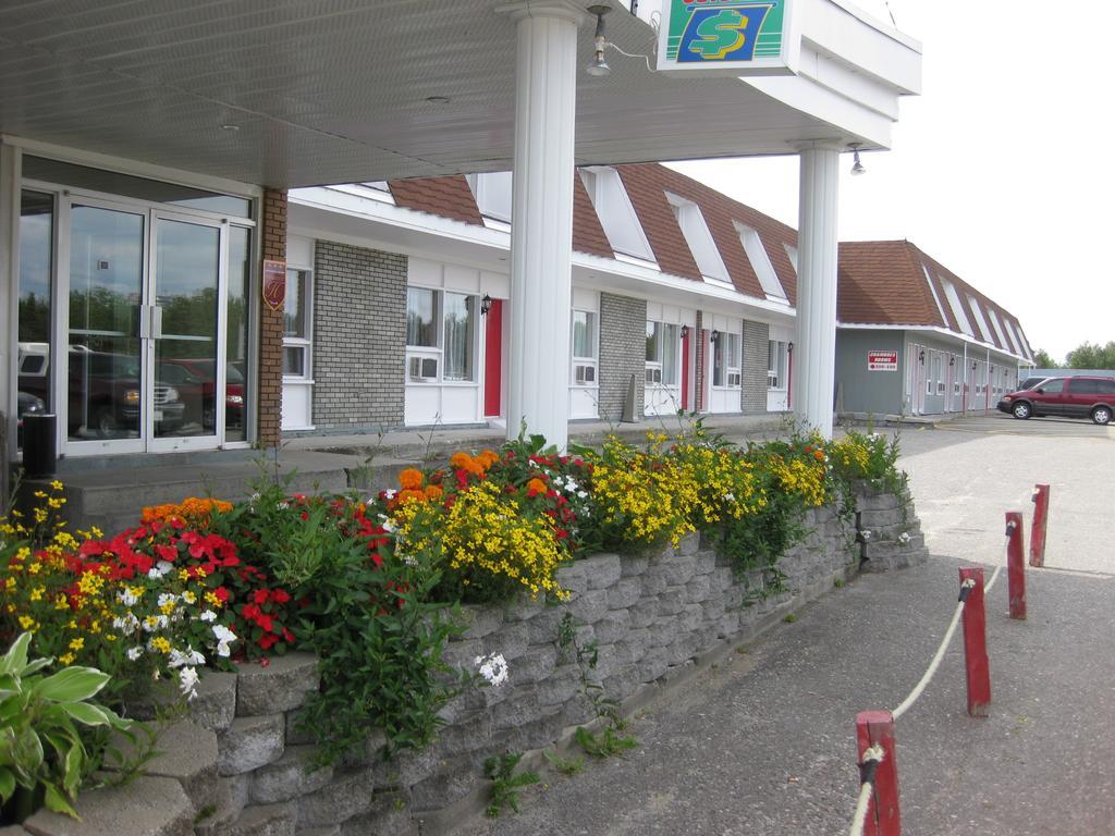 Hôtel Matagami Extérieur photo